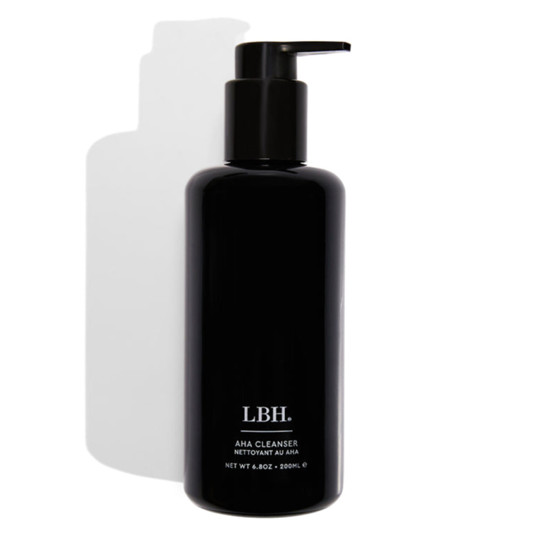Our proprietary EMH-6™ complex and prickly pear seed oil are scientifically proven to help repair and restore skin barrier function.